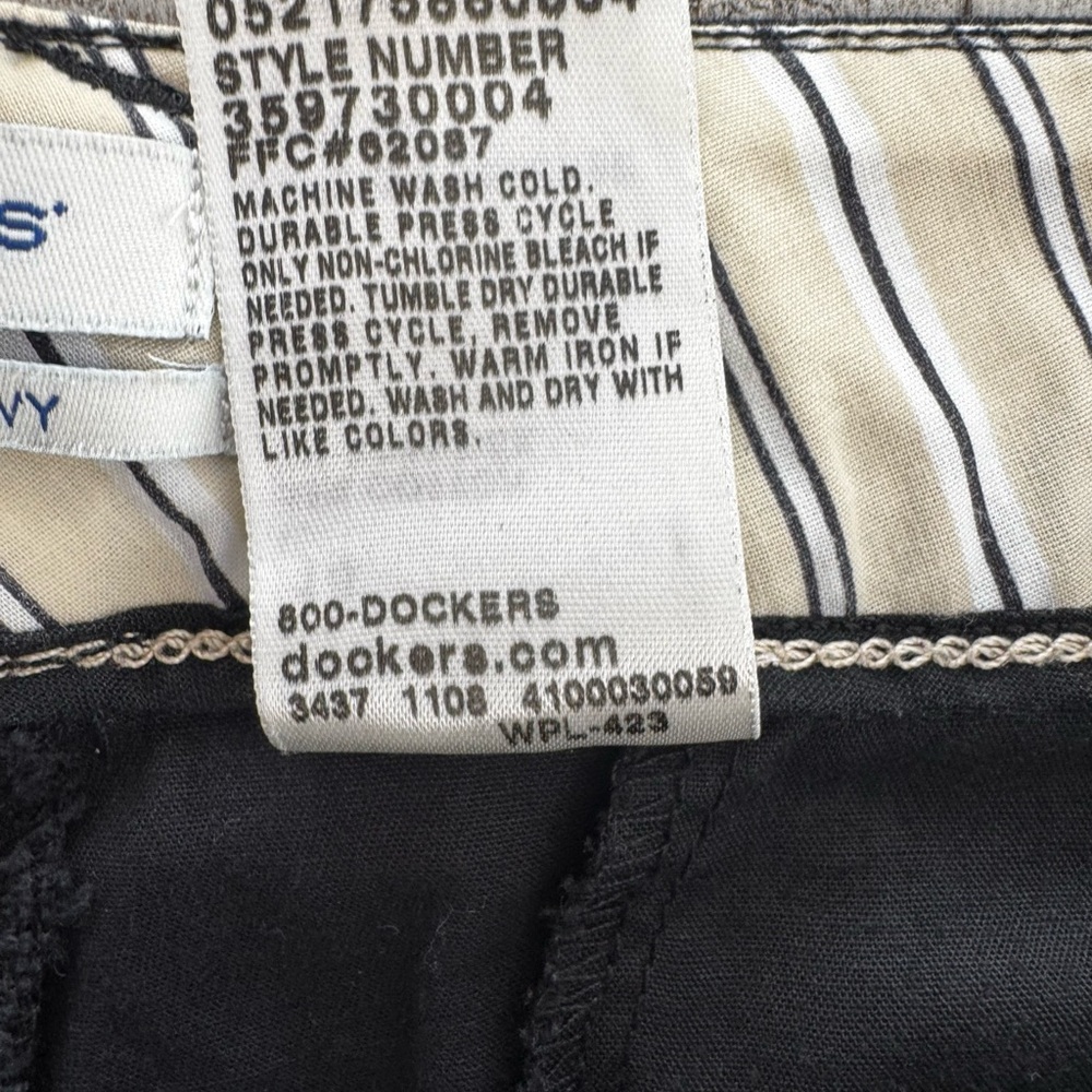 Dockers Women's Dark Blue Bermuda Shorts - Picture 4 of 5